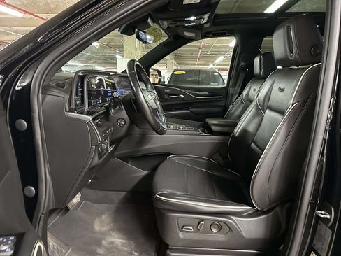Certified 2022 Cadillac Escalade ESV Sport w/ Touring Package AWD/4WD image 10