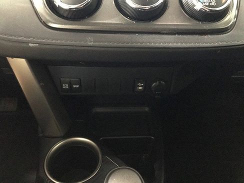 Used 2015 Toyota RAV4 LE FWD image 28
