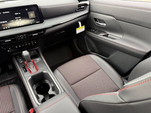 New 2026 Nissan Kicks SR w/ Cold Weather Package image 17