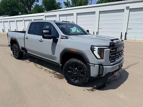 Used 2024 GMC Sierra 2500 AT4 w/ AT4 Premium Plus Package AWD/4WD image 3