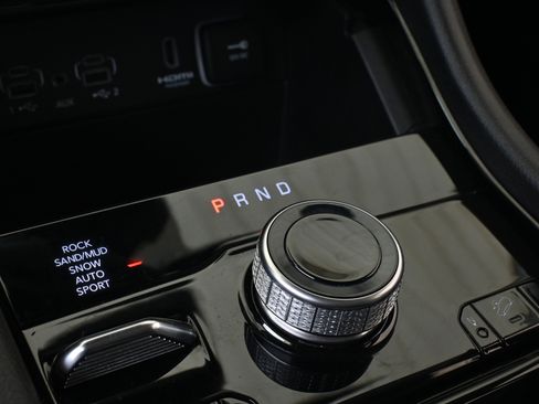 Used 2023 Jeep Grand Cherokee 4WD 4xe image 31