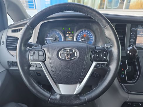 Used 2018 Toyota Sienna XLE Premium image 20