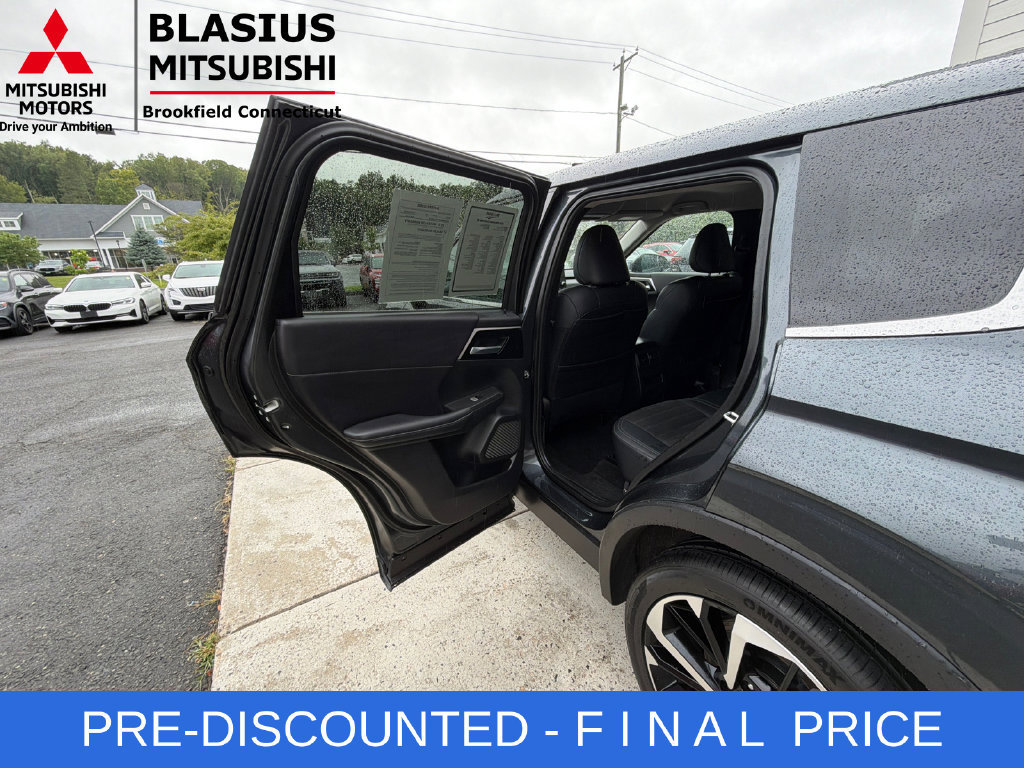 Used 2024 Mitsubishi Outlander SE FWD image 38