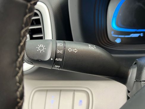 Used 2025 Hyundai Venue SEL image 42