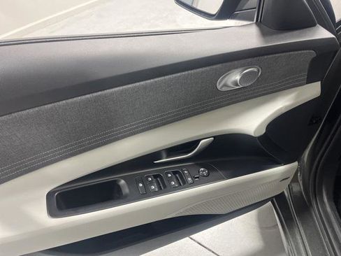 New 2025 Hyundai Elantra Limited image 6