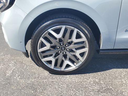 Certified 2025 Ford Expedition Platinum w/ Platinum Ultimate Package image 5