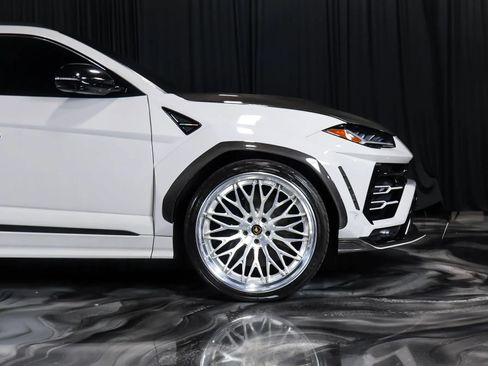 Used 2019 Lamborghini Urus AWD/4WD image 9