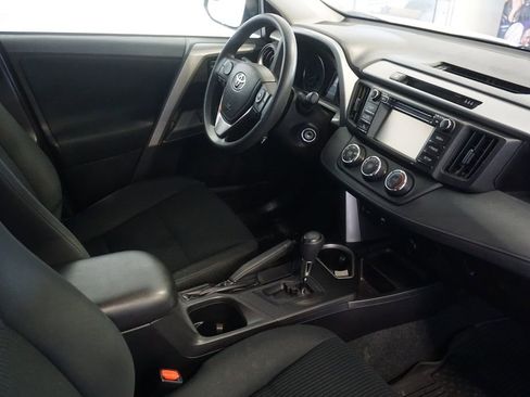 Used 2018 Toyota RAV4 LE image 20