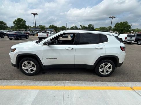 Used 2023 Jeep Compass Latitude w/ Convenience Group AWD/4WD image 10
