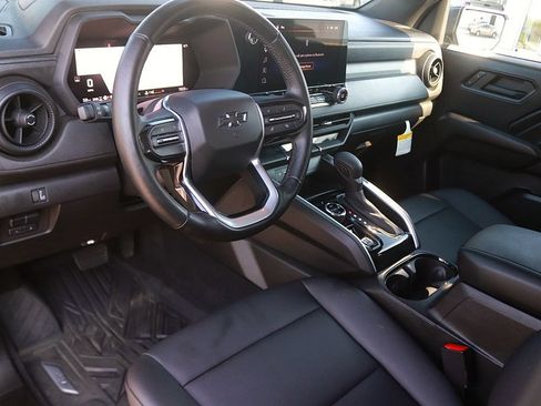 Used 2025 Chevrolet Colorado Trail Boss AWD/4WD image 12