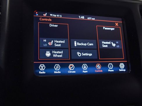 Used 2019 Jeep Cherokee Latitude Plus w/ Cold Weather Group FWD image 21