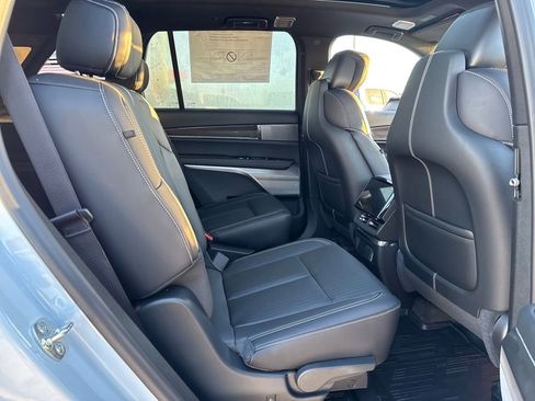 New 2026 Cadillac Vistiq Sport image 13