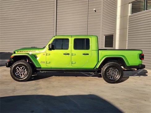 Used 2025 Jeep Gladiator Mojave w/ Convenience Group image 5