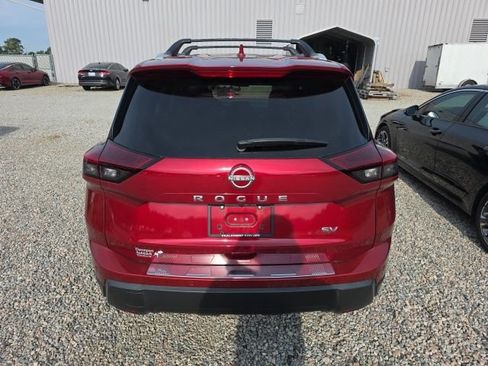 Used 2024 Nissan Rogue SV w/ SV Premium Package FWD image 5