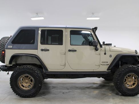 Used 2018 Jeep Wrangler Unlimited Sport S AWD/4WD image 11
