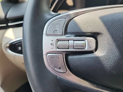 Used 2023 Genesis GV70 2.5T w/ Select Package AWD/4WD image 9