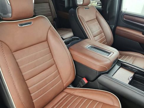 Used 2023 GMC Yukon Denali Ultimate AWD/4WD image 29