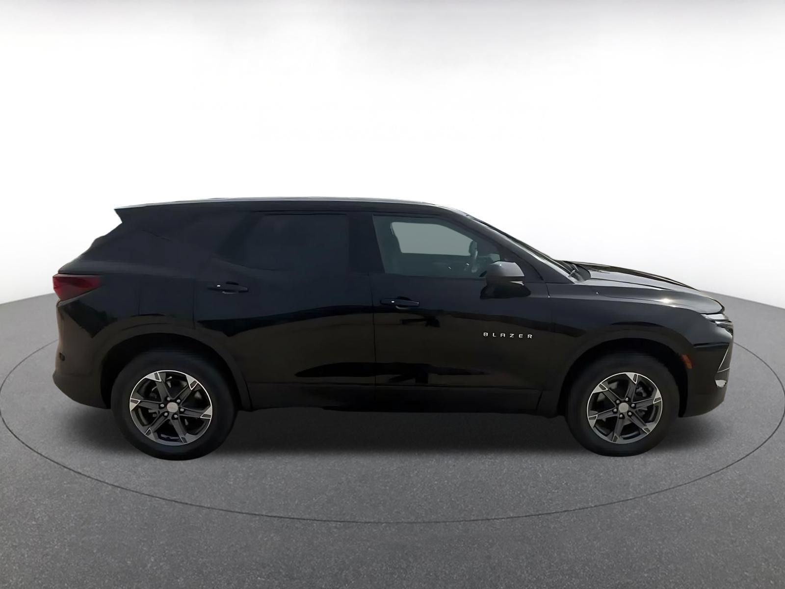 Used 2025 Chevrolet Blazer LT FWD image 15
