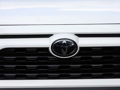 Used 2019 Toyota RAV4 XLE image 18