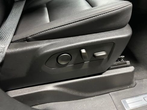 Used 2025 Chevrolet Tahoe Z71 image 13