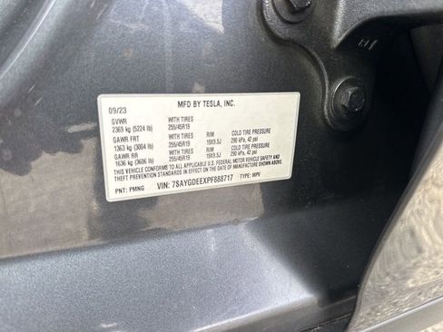 Used 2023 Tesla Model Y Long Range image 37