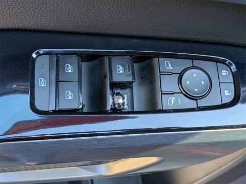 Used 2022 Nissan Pathfinder SL w/ SL Black Package image 20