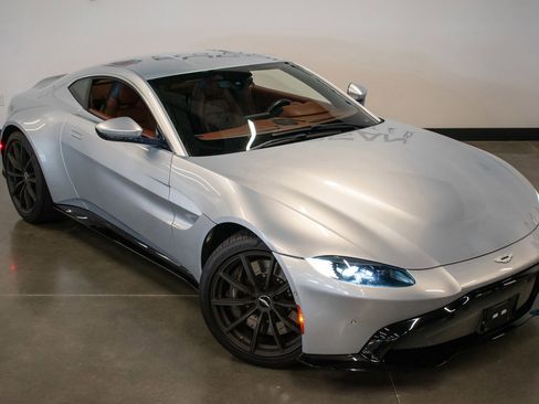 Used 2020 Aston Martin V8 Vantage Coupe RWD image 27