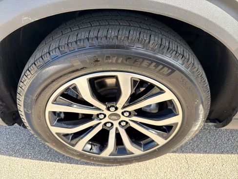 Used 2025 Ford Explorer ST-Line image 12