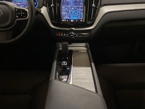 Used 2025 Volvo XC60 B5 Plus image 13