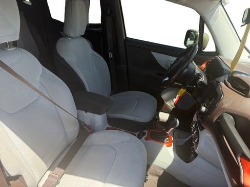 Used 2015 Jeep Renegade Latitude FWD image 15