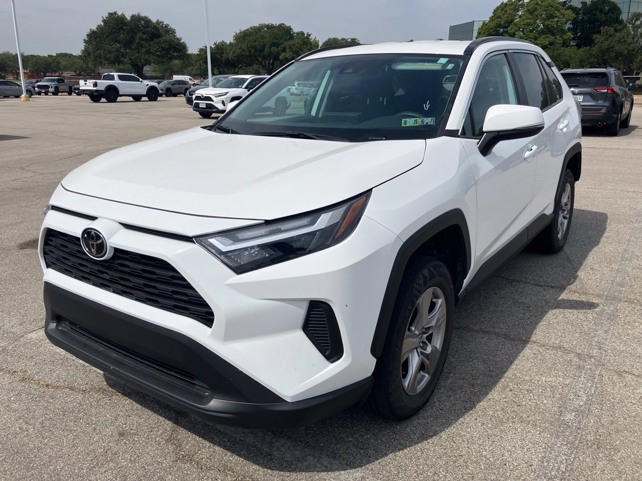 Used 2025 Toyota RAV4 XLE AWD/4WD image 1