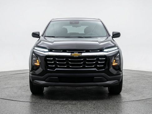 Used 2025 Chevrolet Equinox LT FWD image 2