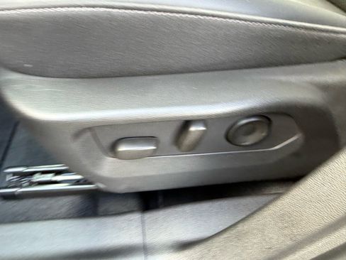 Used 2025 Buick Envision Preferred AWD/4WD image 19