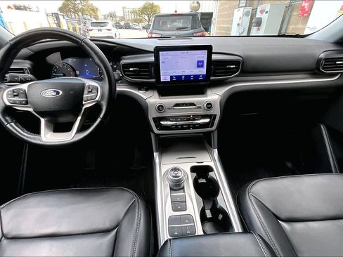 Used 2023 Ford Explorer XLT w/ Equipment Group 202A image 18