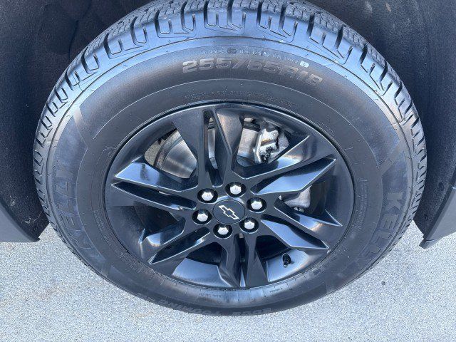 Used 2022 Chevrolet Traverse LS w/ Midnight/Sport Edition FWD image 9