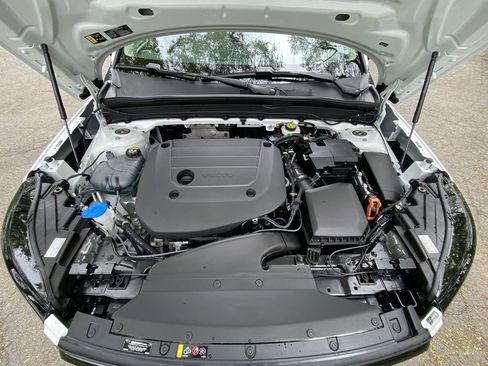 Used 2023 Volvo XC40 B5 Plus w/ Driver Assist Package AWD/4WD image 14