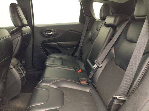 Used 2022 Jeep Cherokee Trailhawk AWD/4WD image 18
