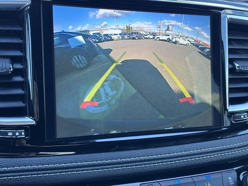 Used 2025 Chrysler Pacifica Limited FWD image 33