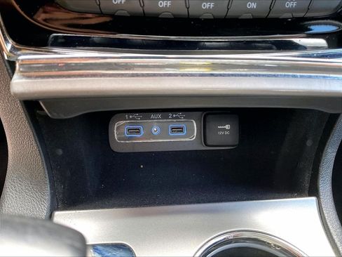 Used 2020 Jeep Grand Cherokee Laredo AWD/4WD image 12