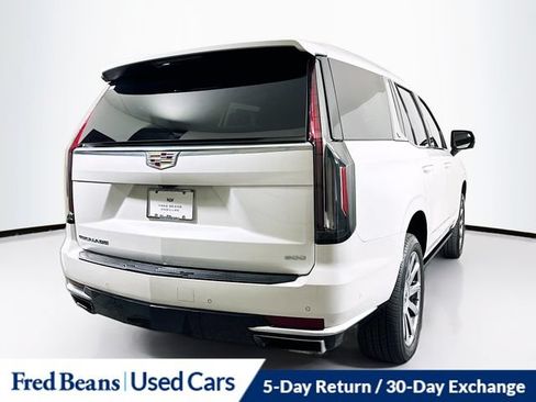Used 2022 Cadillac Escalade Premium Luxury Platinum AWD/4WD image 10