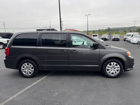 Used 2017 Dodge Grand Caravan SE FWD image 42