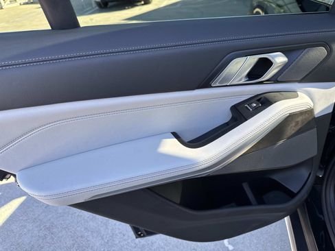 Used 2026 BMW X5 sDrive40i w/ Premium Package image 9