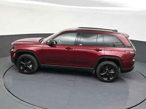 Used 2025 Jeep Grand Cherokee Limited w/ Black Appearance Package RWD image 14