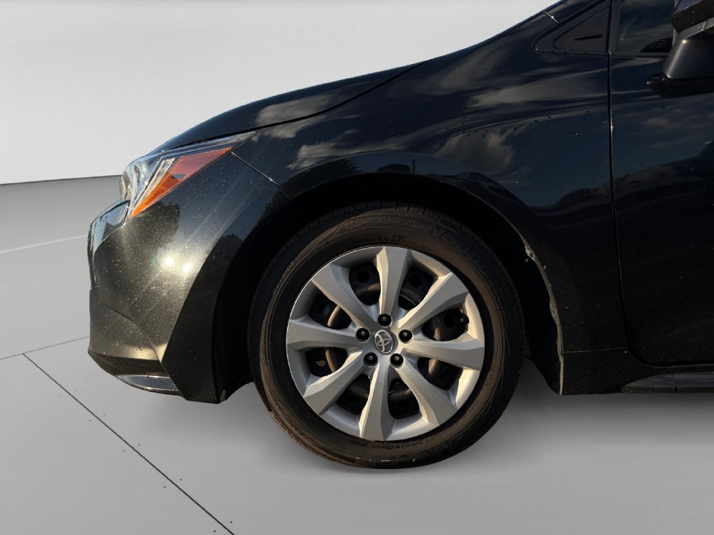Used 2022 Toyota Corolla LE FWD image 30