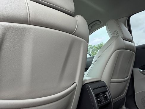 Used 2019 Cadillac XT4 Premium Luxury FWD image 18