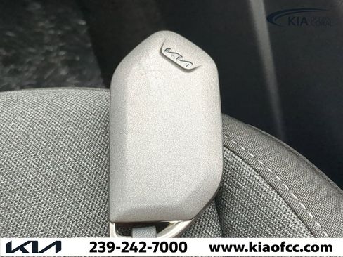 New 2025 Kia K4 LXS image 25