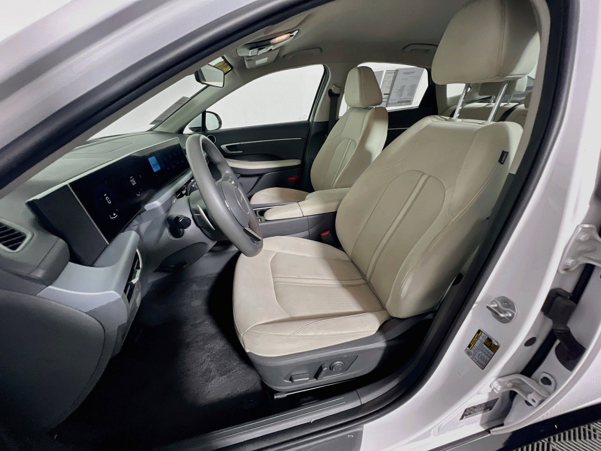 Used 2025 Hyundai Sonata SEL FWD image 14