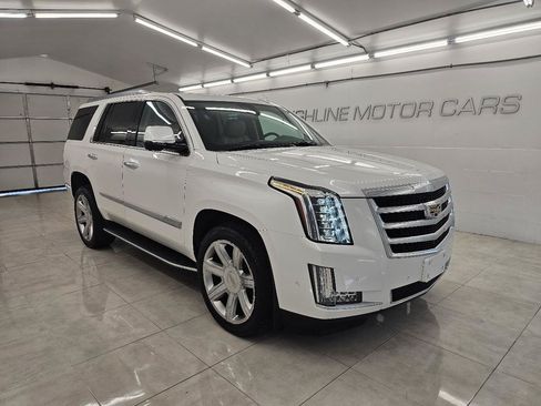 Used 2020 Cadillac Escalade Luxury AWD/4WD image 3