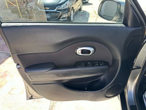 Used 2015 Kia Soul FWD image 10