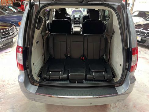 Used 2015 Chrysler Town & Country Limited Platinum FWD image 29
